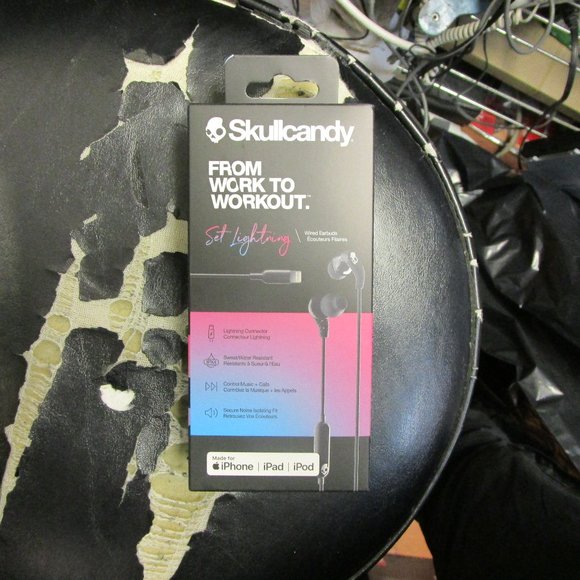 Skullcandy Set Wired Earbuds for iPhone iPad iPod Lightning Connector - Picture 1 of 2